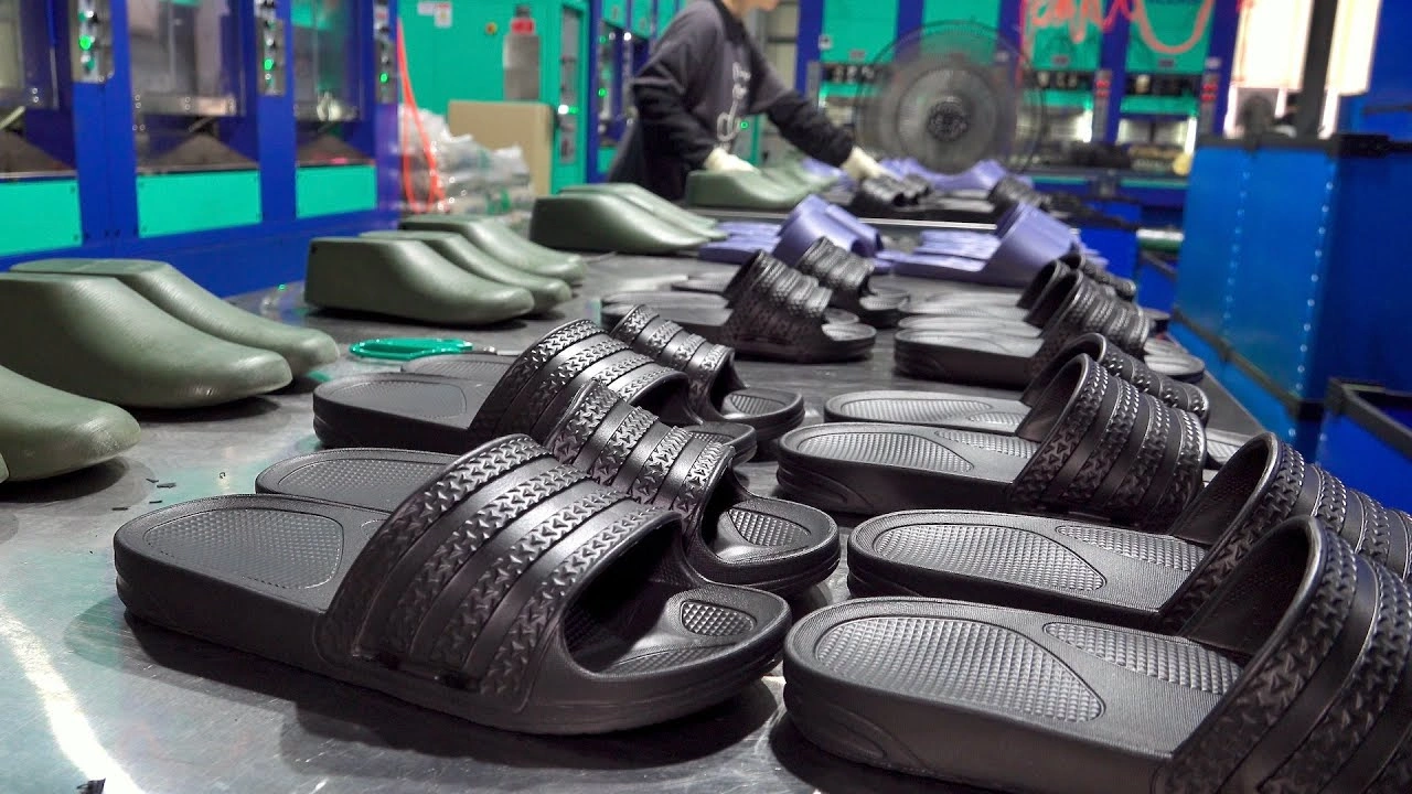 one-stop-custom-slippers-manufacturer-in-china-2
