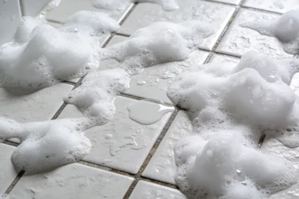 Faut-il porter des pantoufles sous la douche à la maison-3